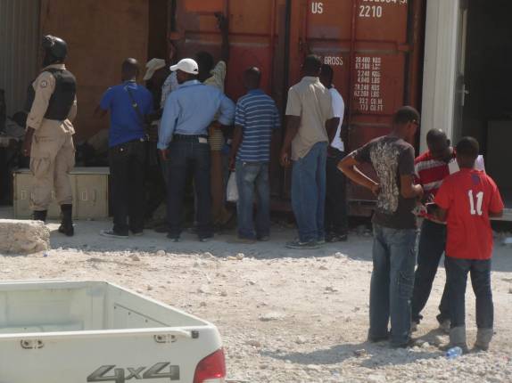 Chegando ao posto de fronteira entre a Rep. Dominicana e Haiti